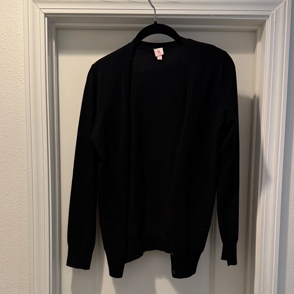 issac mizrahi long black cardigan with pockets . covers butt!